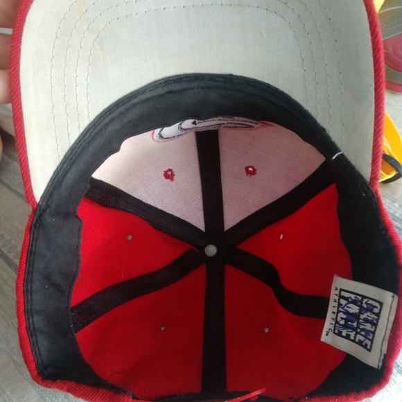 Georgia Bulldogs hat with classic G. Baseball style. Best for smaller head. GUC - Picture 7 of 12